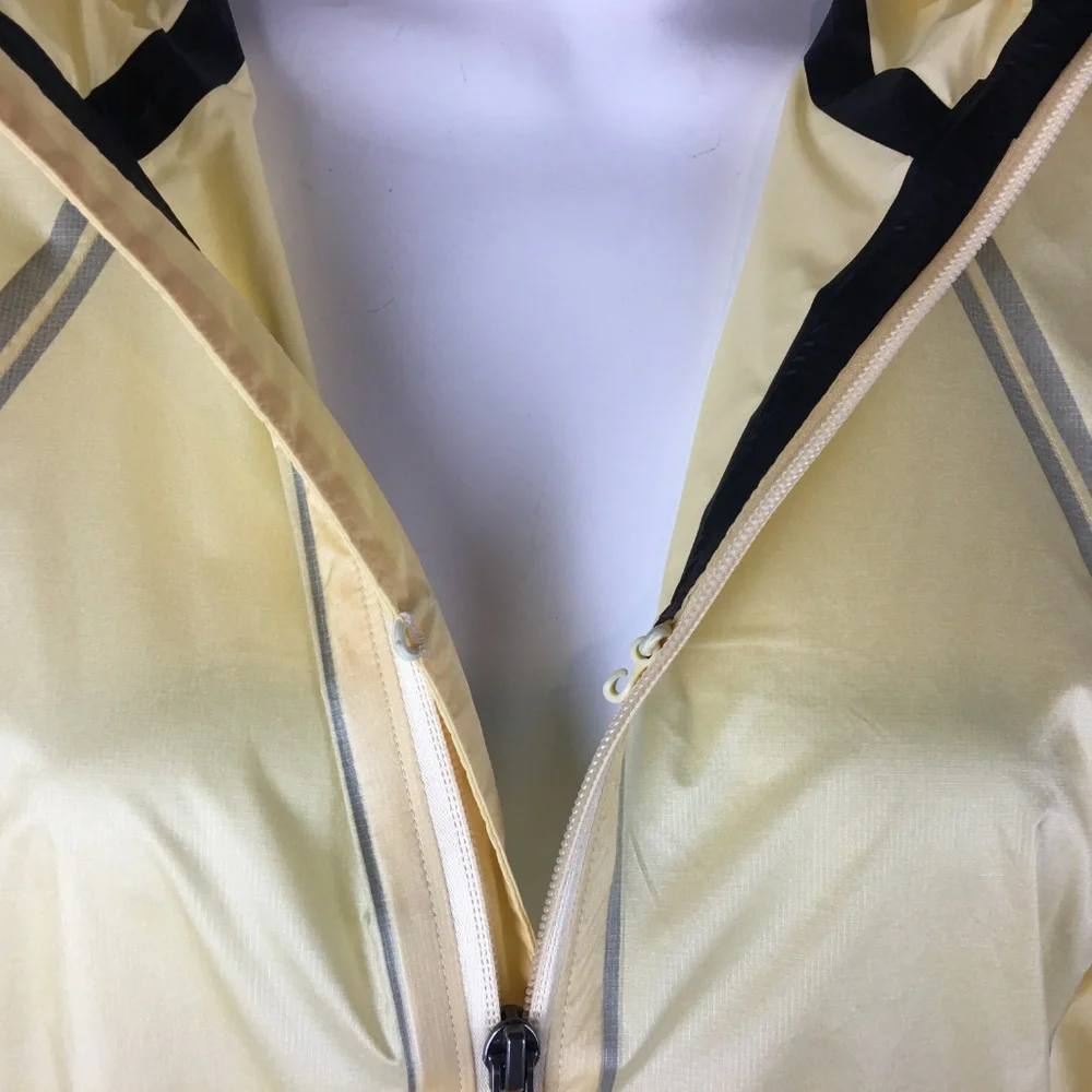 Under Armour Storm Proof Jacket Yellow Fitted Women's Small Sample‎